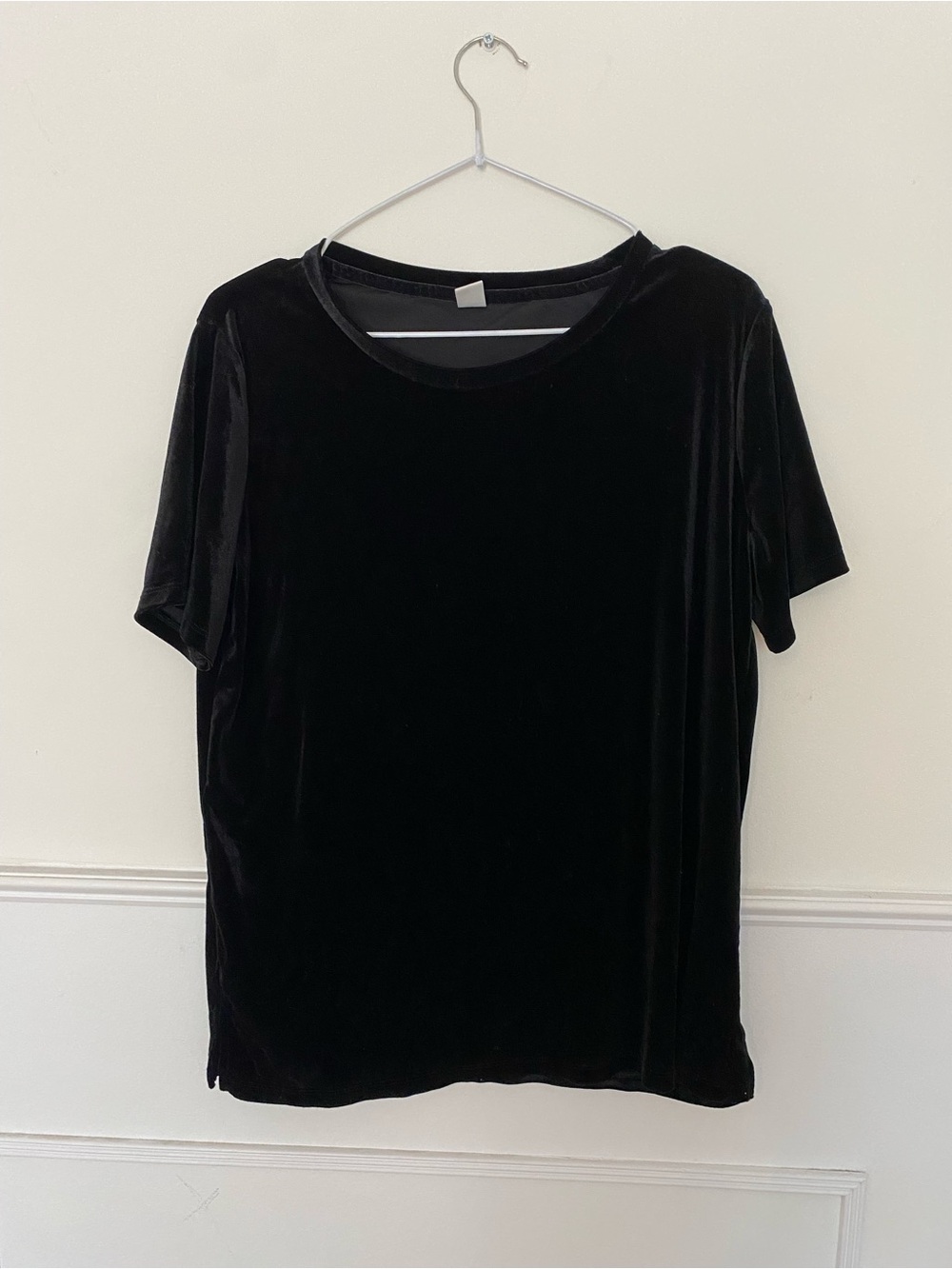 Old Navy Black Velvet Short Sleeve Tee